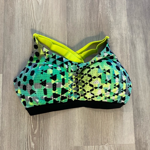 Victoria's Secret Other - Victoria’s Secret lightweight Sports Bra 32DD